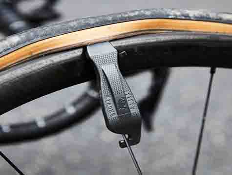 A super easy guide on how to use bicycle tire levers